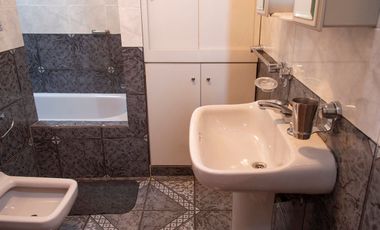 VENTA CASA  4 AMBIENTES SANTOS LUGARES