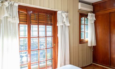 VENTA CASA  4 AMBIENTES SANTOS LUGARES