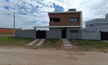 CASA EN VENTA EN SALTO, PROVINCIA DE BUENOS AIRES