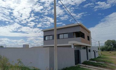 CASA EN VENTA EN SALTO, PROVINCIA DE BUENOS AIRES