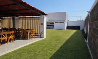 RENTA DE LOCAL COMERCIAL CON ESTACIONAMIENTO EN SAN JUAN DEL RIO, QUERETARO.