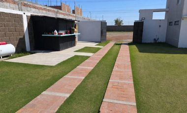 RENTA DE LOCAL COMERCIAL CON ESTACIONAMIENTO EN SAN JUAN DEL RIO, QUERETARO.