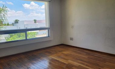 Casa en Renta Amueblada Fracc. Regency JURICA