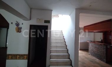 En Renta. Casa ideal para construir tu nuevo multi proyecto Empresarial.