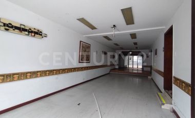 En Renta. Casa ideal para construir tu nuevo multi proyecto Empresarial.
