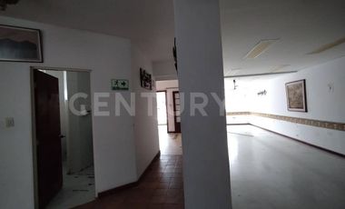 En Renta. Casa ideal para construir tu nuevo multi proyecto Empresarial.