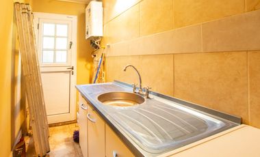 VENTA CASA 4 AMBIENTES C/ PARQUE