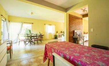 VENTA CASA 4 AMBIENTES C/ PARQUE