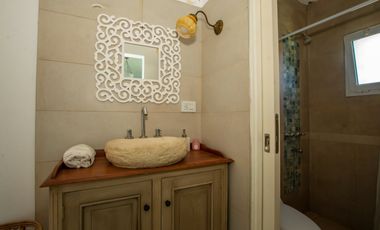 VENTA CASA 4 AMBIENTES C/ PARQUE