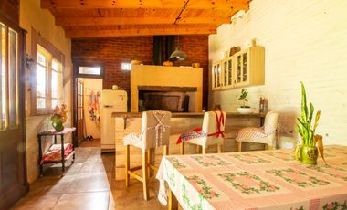 VENTA CASA 4 AMBIENTES C/ PARQUE