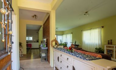 VENTA CASA 4 AMBIENTES C/ PARQUE