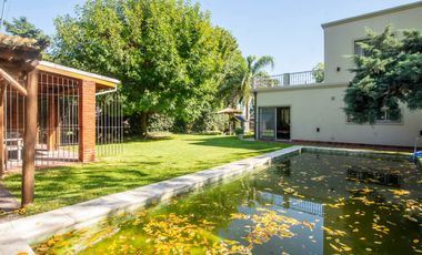 VENTA CASA 4 AMBIENTES C/ PARQUE