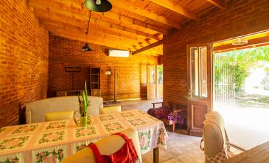 VENTA CASA 4 AMBIENTES C/ PARQUE