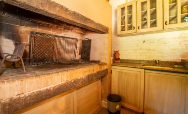 VENTA CASA 4 AMBIENTES C/ PARQUE