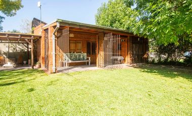 VENTA CASA 4 AMBIENTES C/ PARQUE