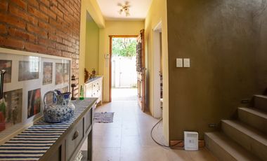 VENTA CASA 4 AMBIENTES C/ PARQUE