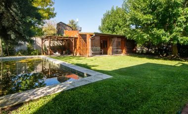 VENTA CASA 4 AMBIENTES C/ PARQUE