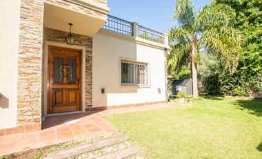 VENTA CASA 4 AMBIENTES C/ PARQUE