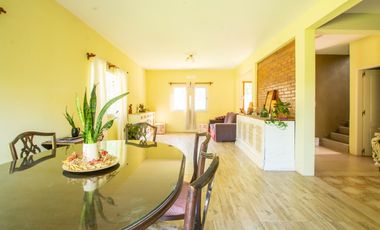 VENTA CASA 4 AMBIENTES C/ PARQUE