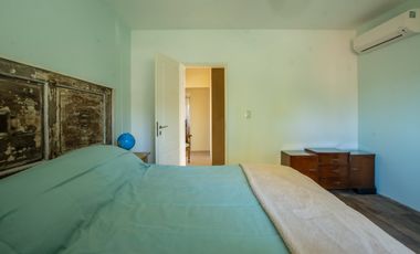 VENTA CASA 4 AMBIENTES C/ PARQUE