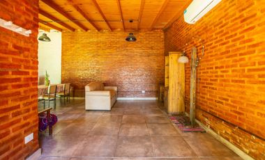 VENTA CASA 4 AMBIENTES C/ PARQUE