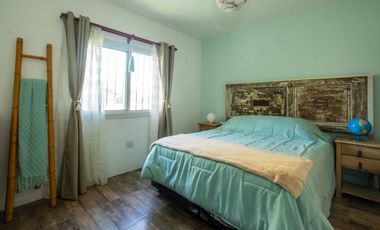 VENTA CASA 4 AMBIENTES C/ PARQUE