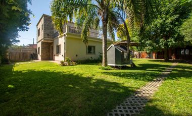 VENTA CASA 4 AMBIENTES C/ PARQUE
