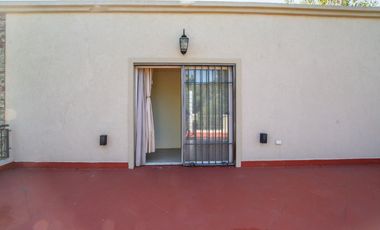 VENTA CASA 4 AMBIENTES C/ PARQUE
