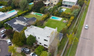 Venta Casa de 6 ambientes Barrio Las Liebres