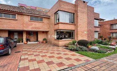 Casa de 3 Niveles en Venta en Chía-Terraza y Excelente Distribución