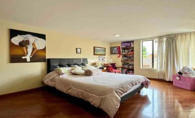Casa de 3 Niveles en Venta en Chía-Terraza y Excelente Distribución