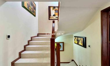 Casa de 3 Niveles en Venta en Chía-Terraza y Excelente Distribución