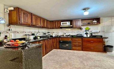Casa de 3 Niveles en Venta en Chía-Terraza y Excelente Distribución