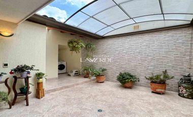 Casa de 3 Niveles en Venta en Chía-Terraza y Excelente Distribución