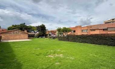 Casa de 3 Niveles en Venta en Chía-Terraza y Excelente Distribución