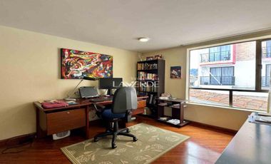 Casa de 3 Niveles en Venta en Chía-Terraza y Excelente Distribución