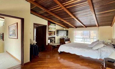 Casa de 3 Niveles en Venta en Chía-Terraza y Excelente Distribución