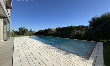 Venta Casa 6 ambientes con piscina en Greenville