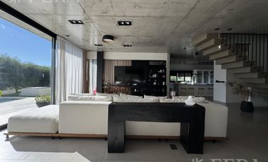 Venta Casa 6 ambientes con piscina en Greenville