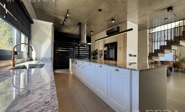 Venta Casa 6 ambientes con piscina en Greenville