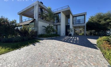 Venta Casa 6 ambientes con piscina en Greenville