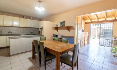 Casa en B° Cementista Residencial/ Apta credito y se reciben permutas/ 3 Dorm/ Cochera doble