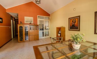 Casa en B° Cementista Residencial/ Apta credito y se reciben permutas/ 3 Dorm/ Cochera doble