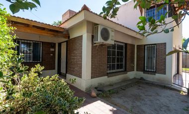 Casa en B° Cementista Residencial/ Apta credito y se reciben permutas/ 3 Dorm/ Cochera doble