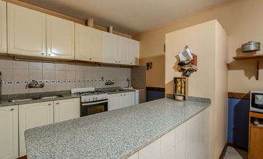 Casa en B° Cementista Residencial/ Apta credito y se reciben permutas/ 3 Dorm/ Cochera doble