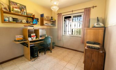 Casa en B° Cementista Residencial/ Apta credito y se reciben permutas/ 3 Dorm/ Cochera doble