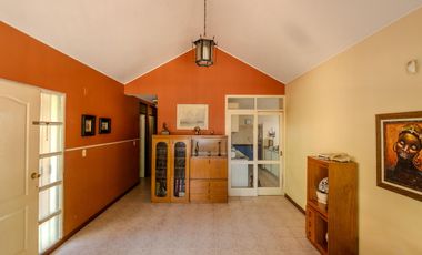 Casa en B° Cementista Residencial/ Apta credito y se reciben permutas/ 3 Dorm/ Cochera doble
