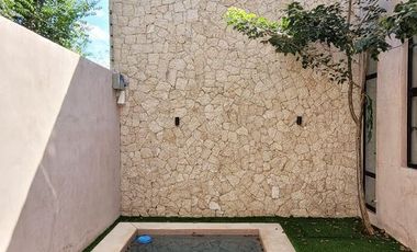 RENTA Town House amueblado y equipado en Temozon Norte