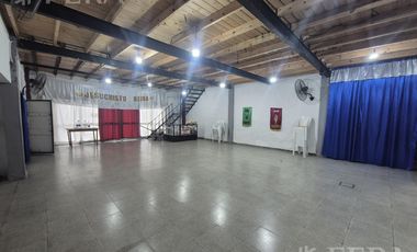 Venta local de 216 m2 en Wilde