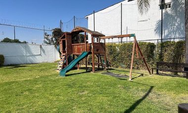 CASA EN PRIVADA BELLAVISTA con amplio jardin